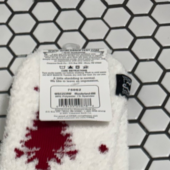 NWT world’s softest Cozy White and Red Christmas Tree Socks - Picture 3 of 4